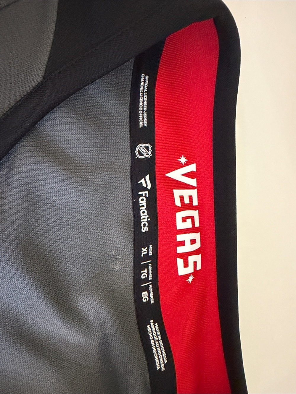Las Vegas Knights Jersey 23 Martinez Size XL - Picture 7 of 12